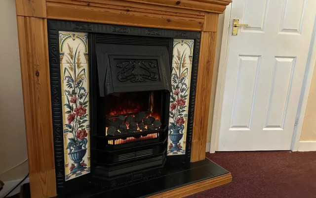 Llanidloes - Sleeps 7 - Parking - Pet Friendly