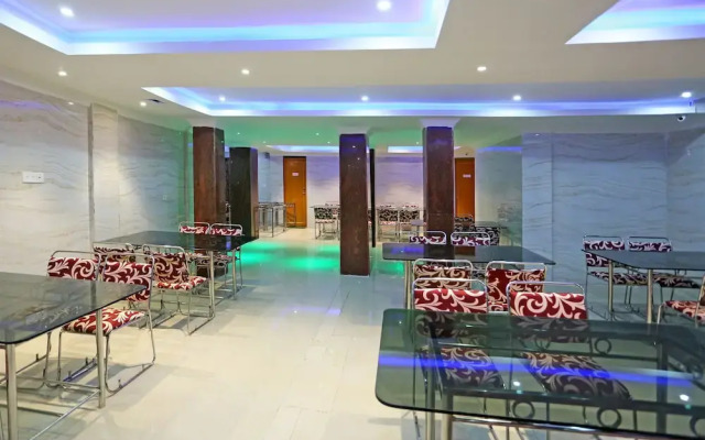 OYO 9855 Hotel Royal Suites
