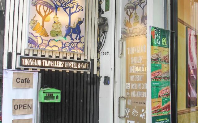 Thonglor Travellers Hostel & Cafe