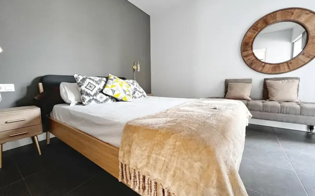 Apartment - Sleeps 4 - Parking - Beach Close