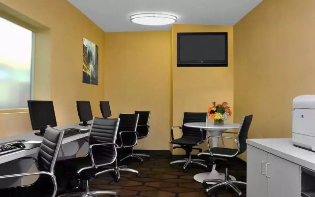 Отель DoubleTree by Hilton Metropolitan - New York City