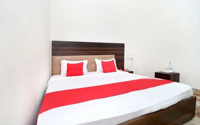 OYO 16379 Hotel LivInn Hub