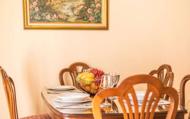 Historic Family Apartment in the Old Town