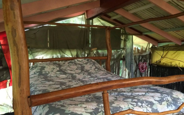 Hedonisia Hawaii Eco-Hostel Community