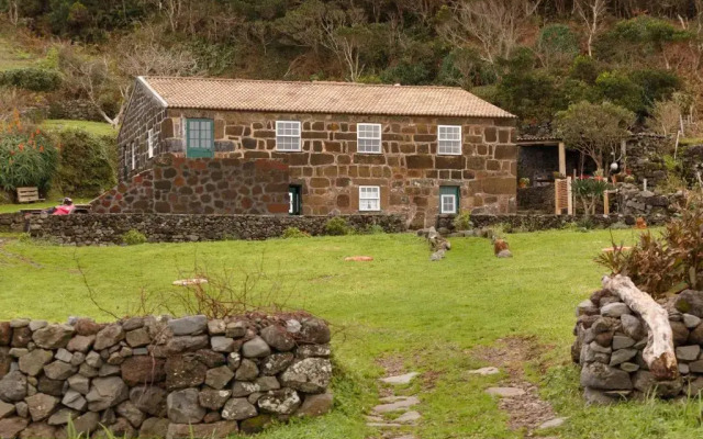 Caldeira Guesthouse