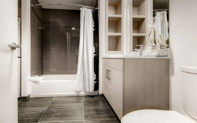 Global Luxury Suites at The Theatre District