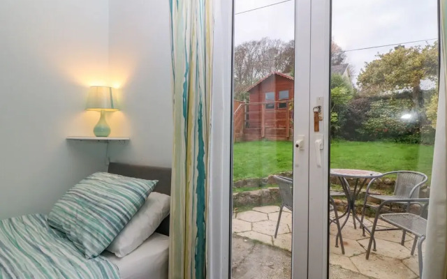 Stepping Stones, Pwllheli