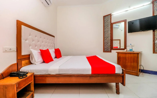Preet Lodge Mohali by OYO Rooms