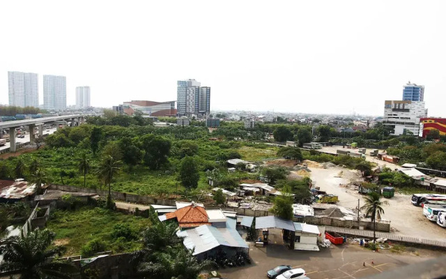 Pool View 2BR Mutiara Bekasi Apartment