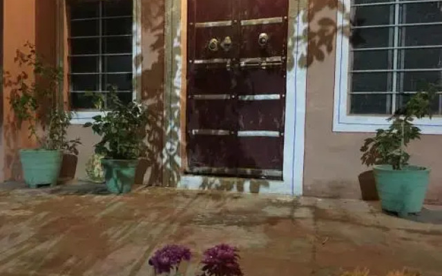 saffron guest house & hostel
