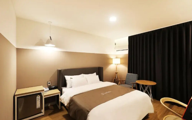Hotel Urban Brown