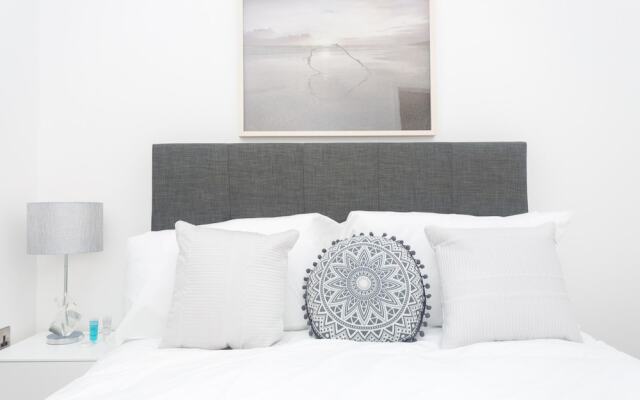 Bright, Newly Refurbished Townhouse in Bath
