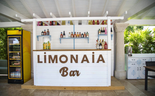 Alacati Limonaia Hotel