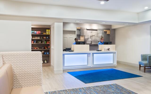 Holiday Inn Express & Suites Columbus Airport East by IHG