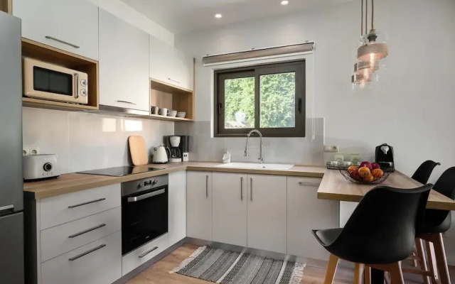 Phos Elegant Residences by Konnect, 400m to the beach