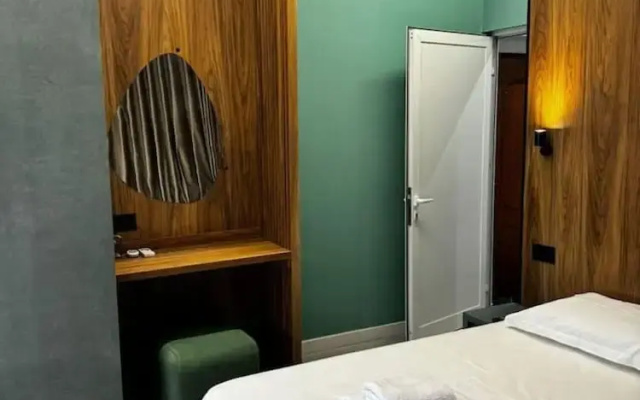 Warm Corner Studio Central Comfort
