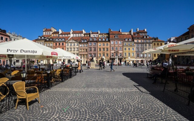 Elegant Apartment Market Square