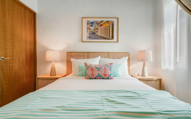 Stylish Apartment Includes Pool Parking in Condado