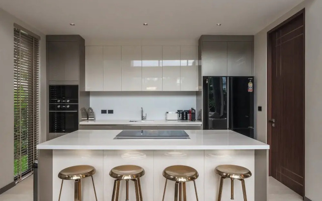 4BR Pool Villa Near Beach V200