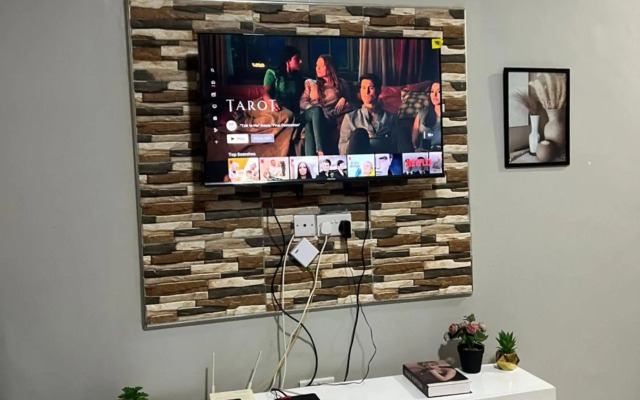 Cozy room with WIFI,parking space close to everything