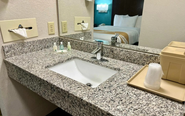 Quality Inn & Suites, Near University