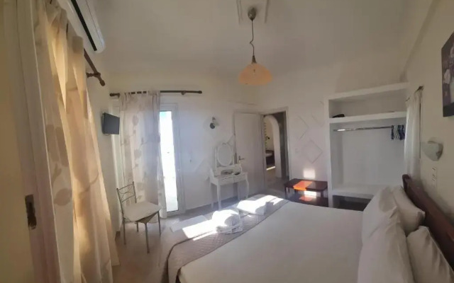 Sophi's Studios & Apartments
