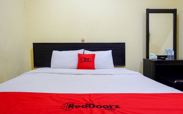 Atomy Hotel by RedDoorz