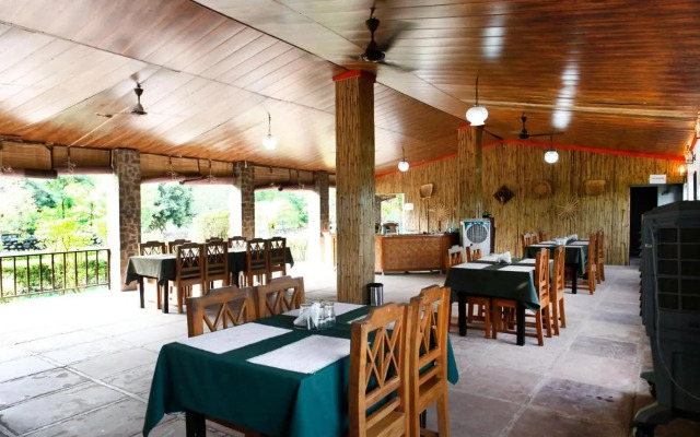 Rhea Safari Lodge