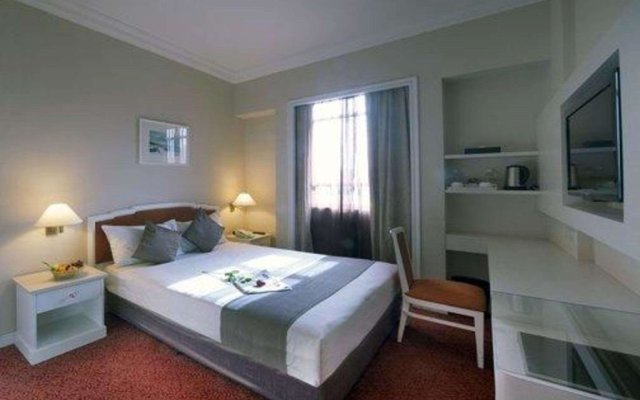 Holiday Inn Express and Suites Singapore Novena, an IHG Hotel