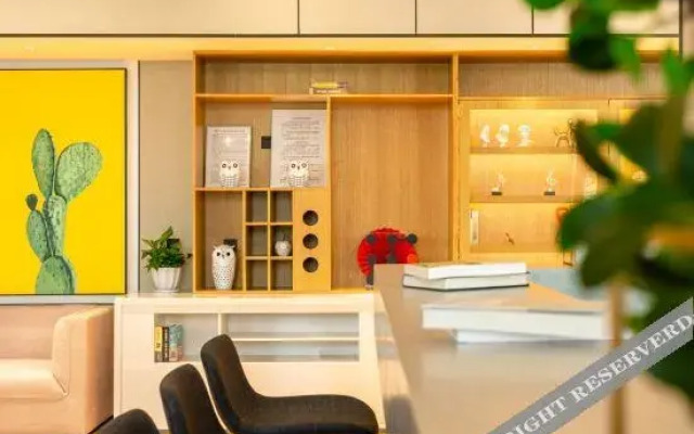 Qbox Hotel