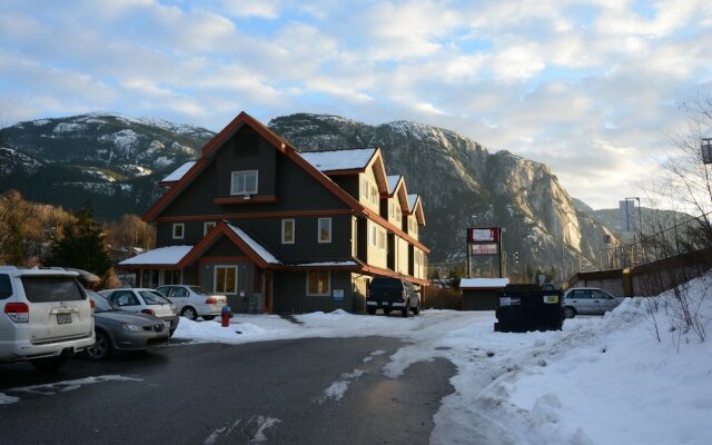 Squamish Adventure Inn & Hostel