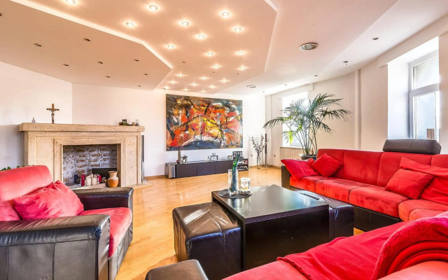 Modern City-Centre Penthouse with Spectacular Views / 135sqm