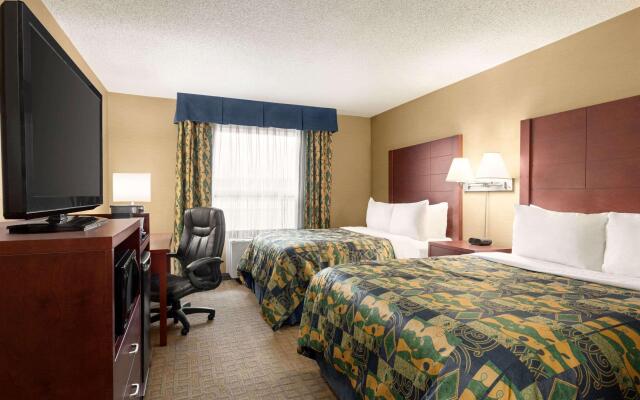 Travelodge by Wyndham Oshawa Whitby