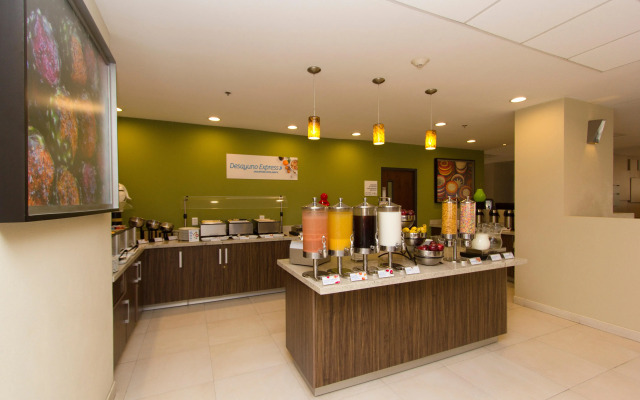 Holiday Inn Express Guadalajara Aeropuerto by IHG