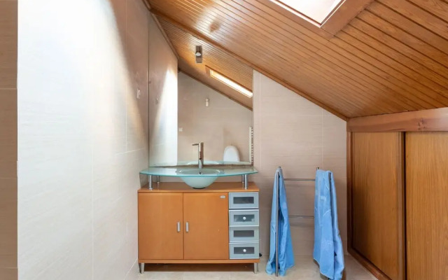ALTIDO Stunning 4-BR house w/Private Yard in Estoril