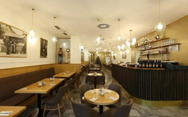 U Stare Pani - At the Old Lady Hotel