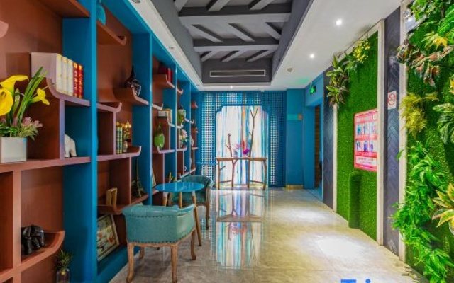 Yueyanglou • Huaman Hotel (Food Street Nanhu Peninsula Branch)