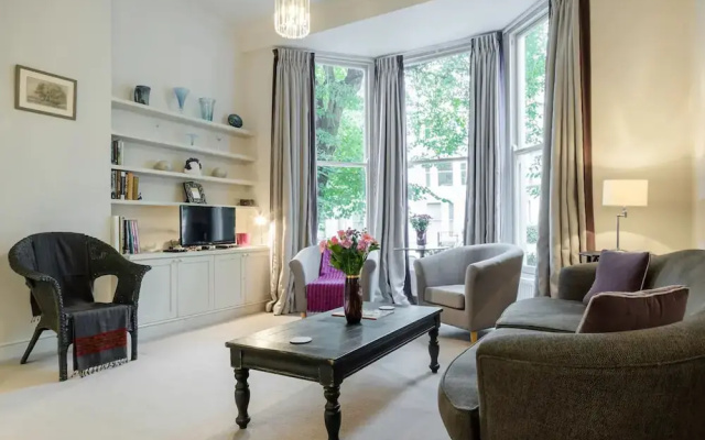 Elegant Georgian 2 Bedroom Apartment in Notting Hill