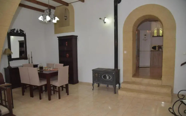 KAMARA traditional house