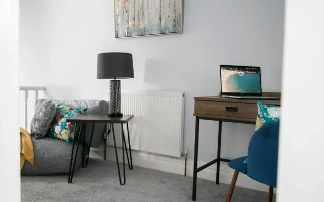 Harlow Apartment 3