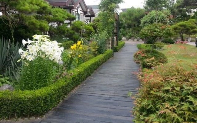 Yangpyeong Silver River Pension