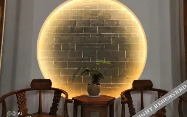 Jianshui Yanqitang Private Courtyard Inn (Jianshui Ancient City Small Train Store)