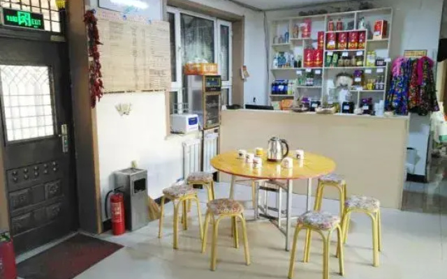 Xuexiang Zhaolaoer Family Hotel(雪乡赵老二家庭旅馆)
