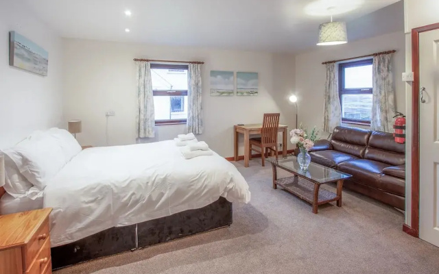 Stormy Castle - 6 Bedroom - Llangenith