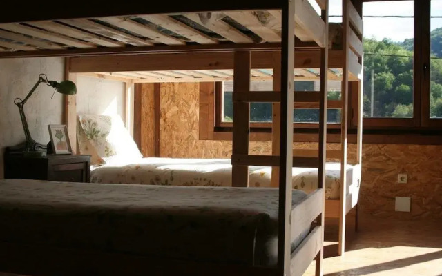 Albergue Les Xendes. Parque de Redes - Hostel