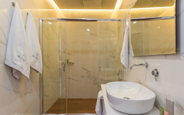 Minaret Suites & Apartments