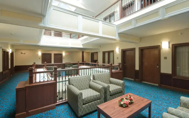Bicycle Street Inn and Suites
