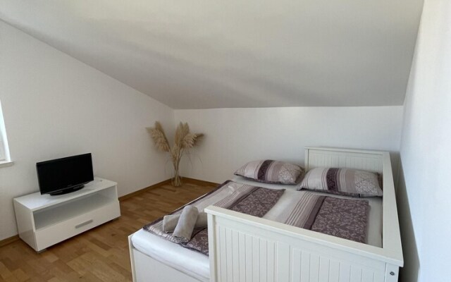 High Five Luxury House in Novalja