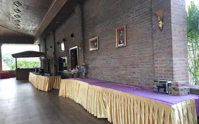 Famous Hotel Bagan