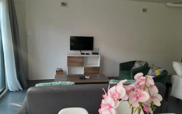 Beach Studio - Walk to the beach